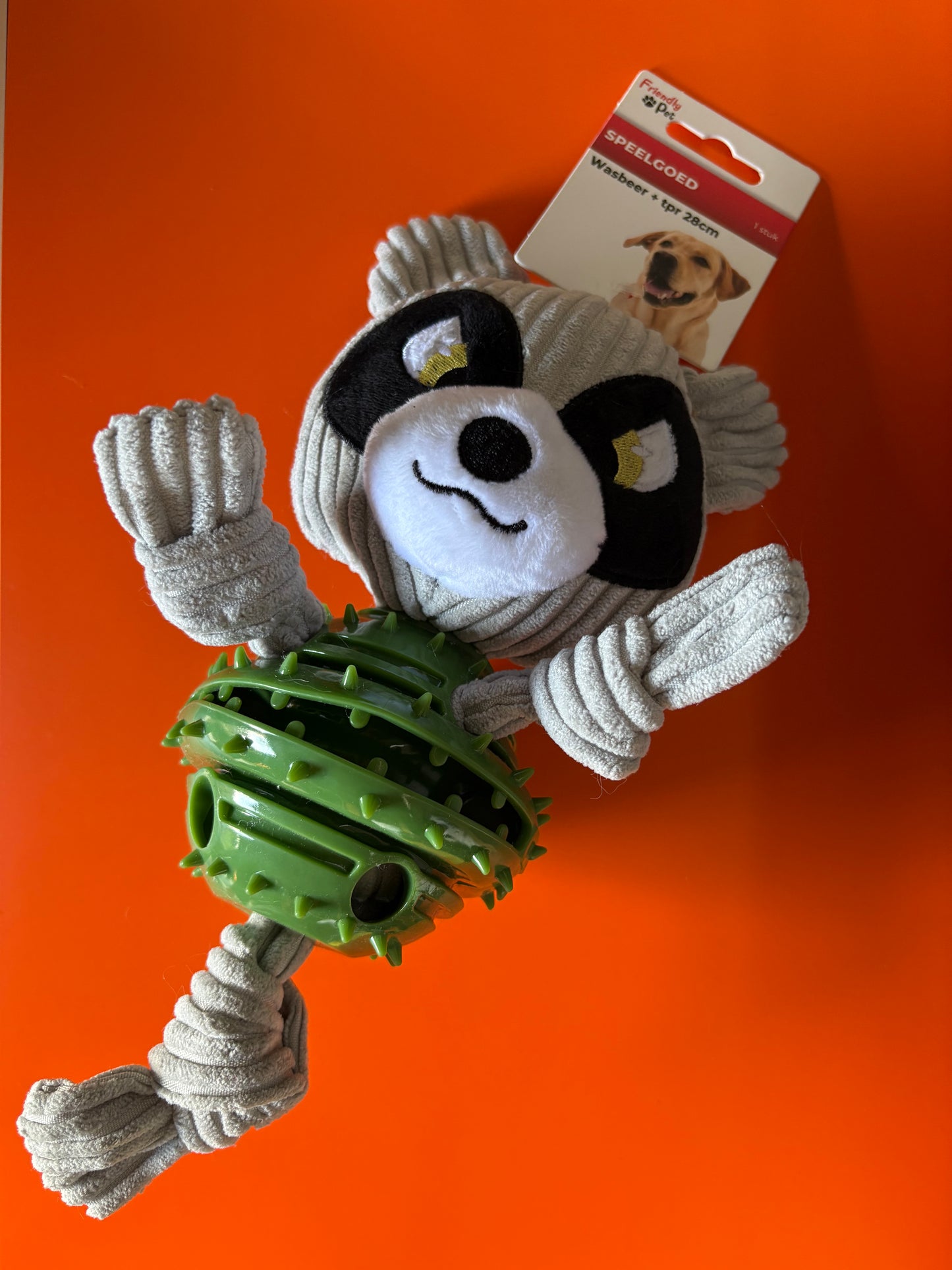 Friendly Pet Wasbeer met TPR Bal – 28 cm 🦝💚