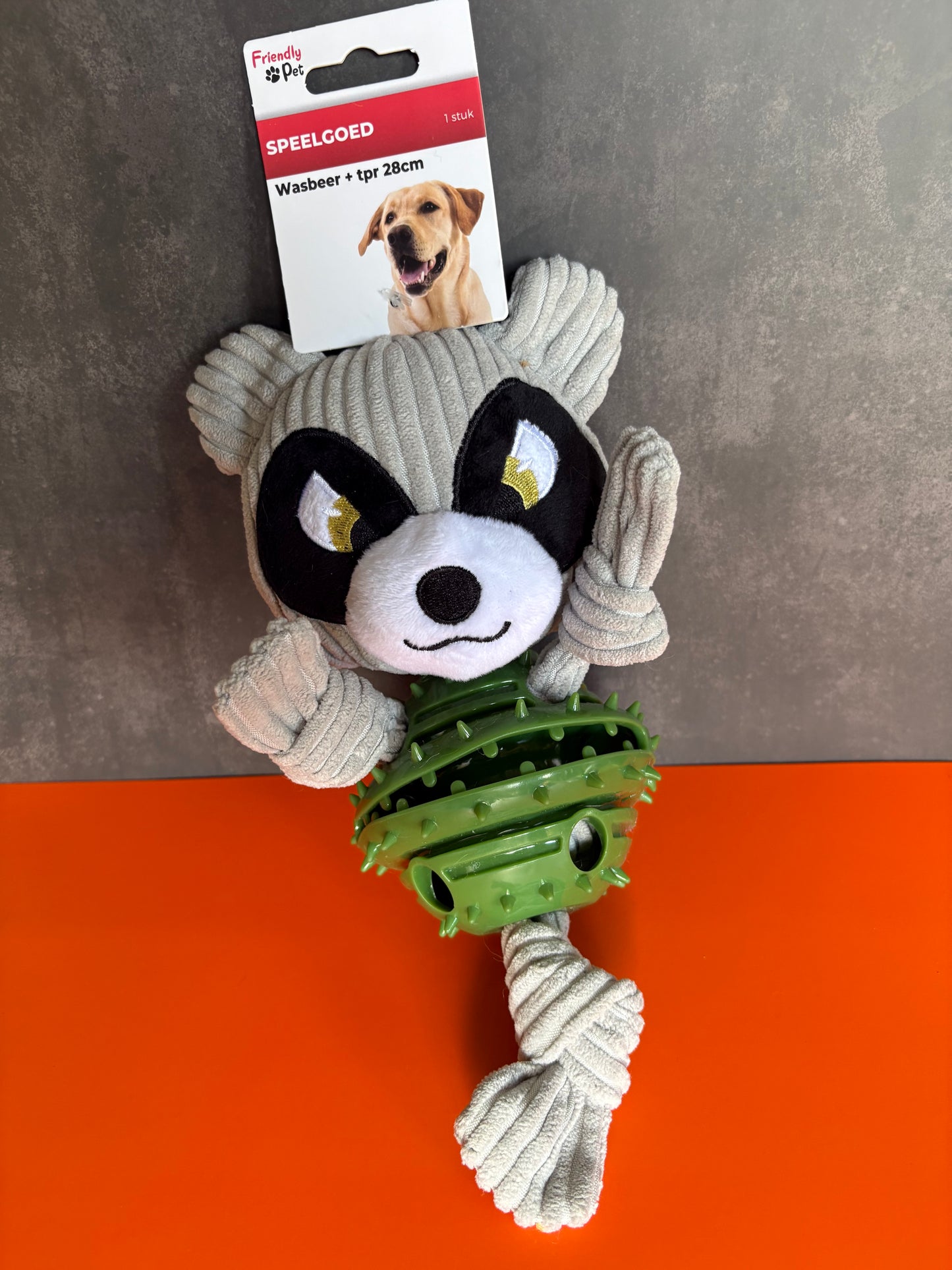 Friendly Pet Wasbeer met TPR Bal – 28 cm 🦝💚